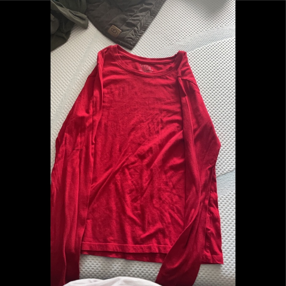 Time and tru red long sleeve with U neck. Super cute and fits good